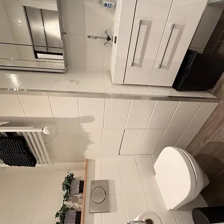Chez Naomi - Mirjam