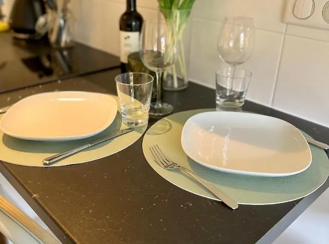 Chez Naomi - Mirjam Daire